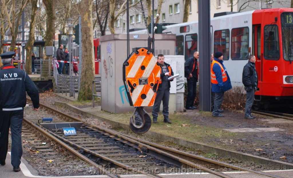 KVB Zug entgleist Koeln Suelz Suelzguertel P063.JPG